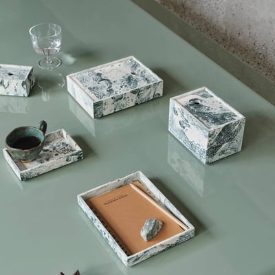 Mist Box - Medium / Emerald Off White (FRL-OW)