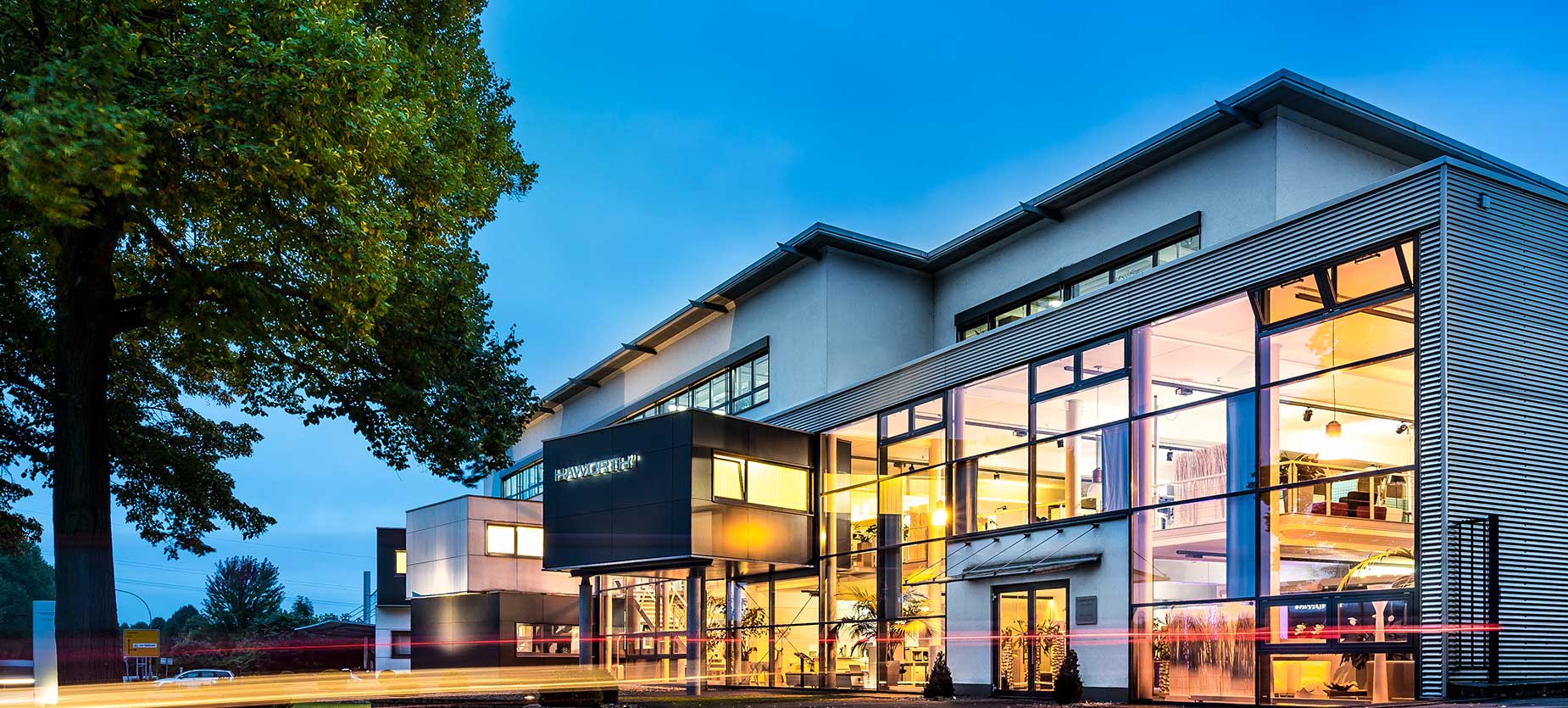 El showroom de Bad Münder (cerca de Hannover) está formado por dos plantas de estimulantes entornos de trabajo centrados en las nuevas maneras de trabajar y la importancia de la cultura de una empresa.