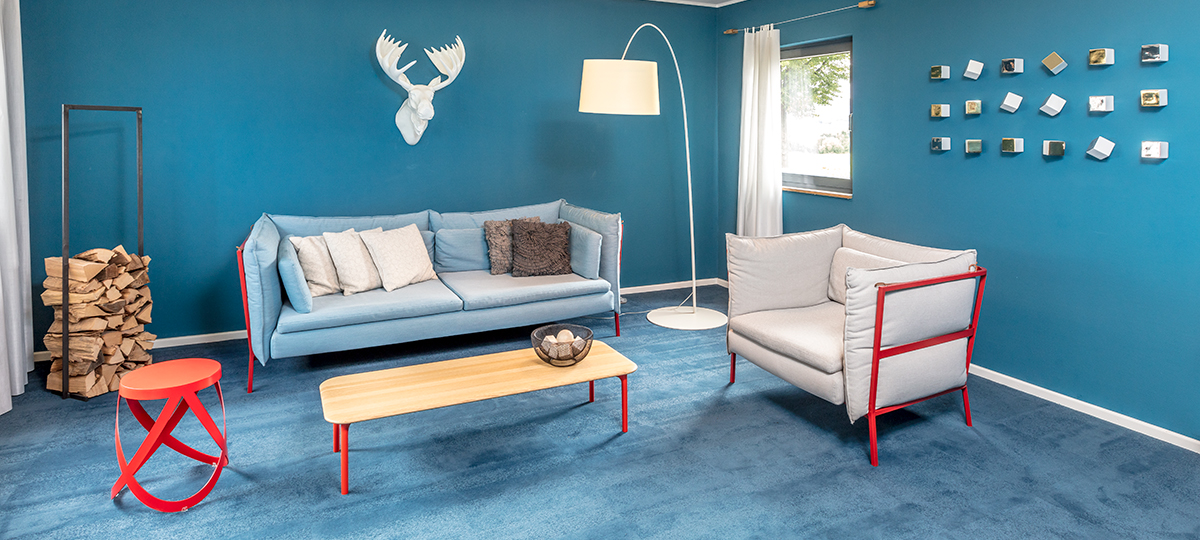 This comfortable lounge area at Haworth's Bad Münder Showroom creates a highly modern look that is completely functional for any type of gathering.