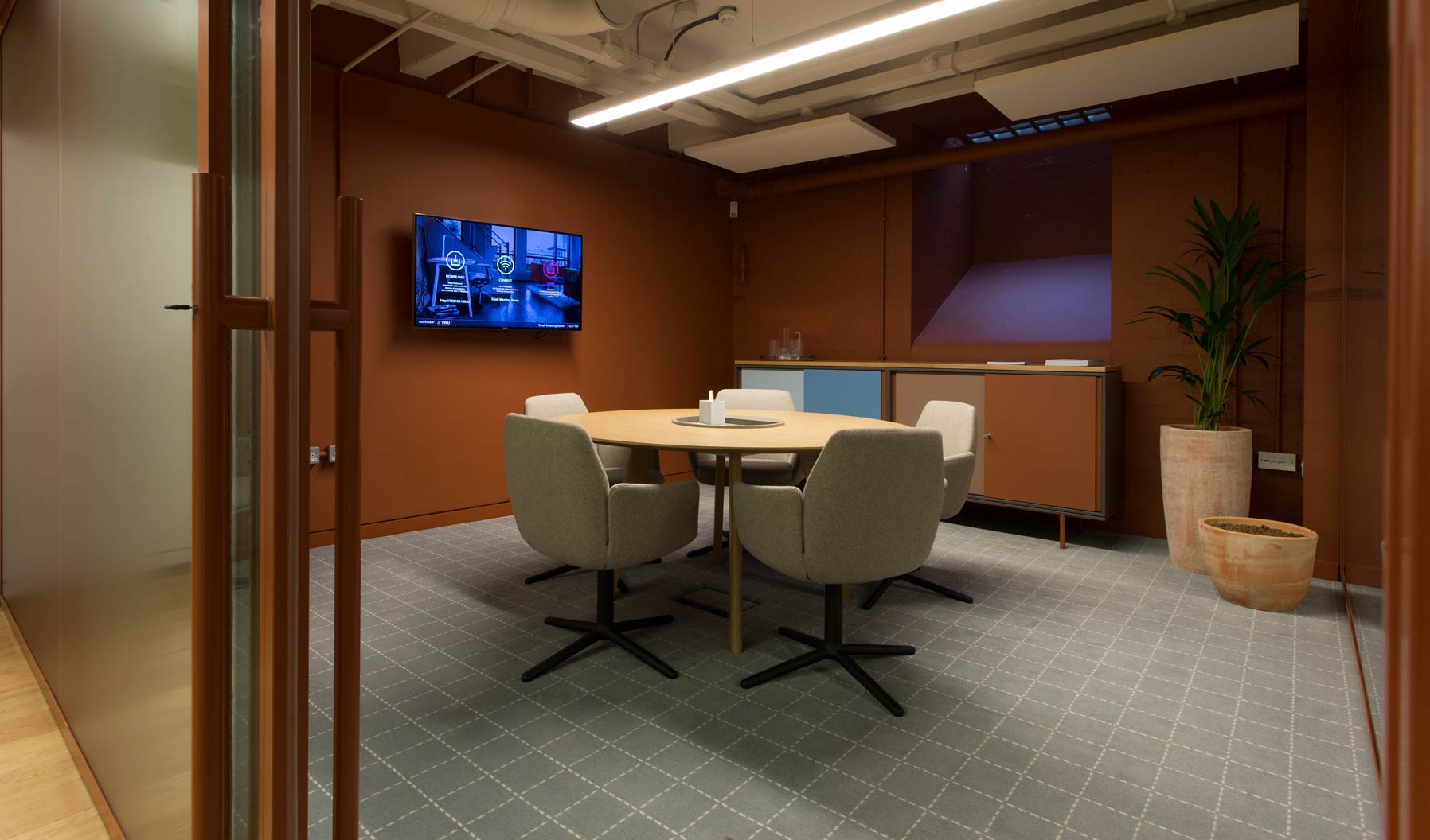 Las sillas Poppy y la tecnología Workware combinan el confort y el uso compartido de la información para crear la sala de reuniones perfecta.