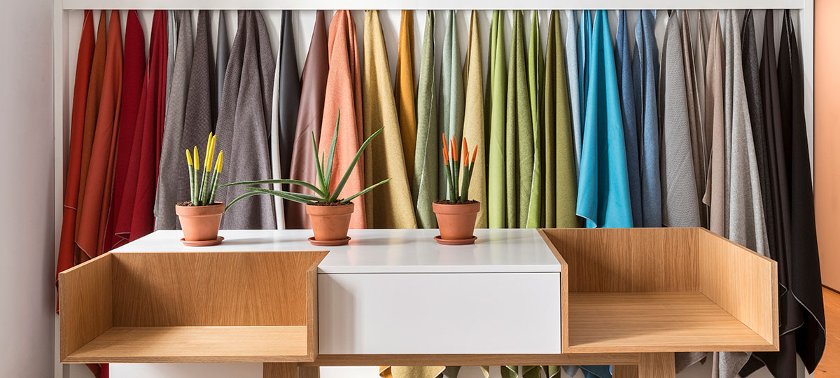 The finishes area offers inspiration in a wide range of colours and fabrics. Visitors to the showroom can get a genuine feel for the materials used on Haworth products.