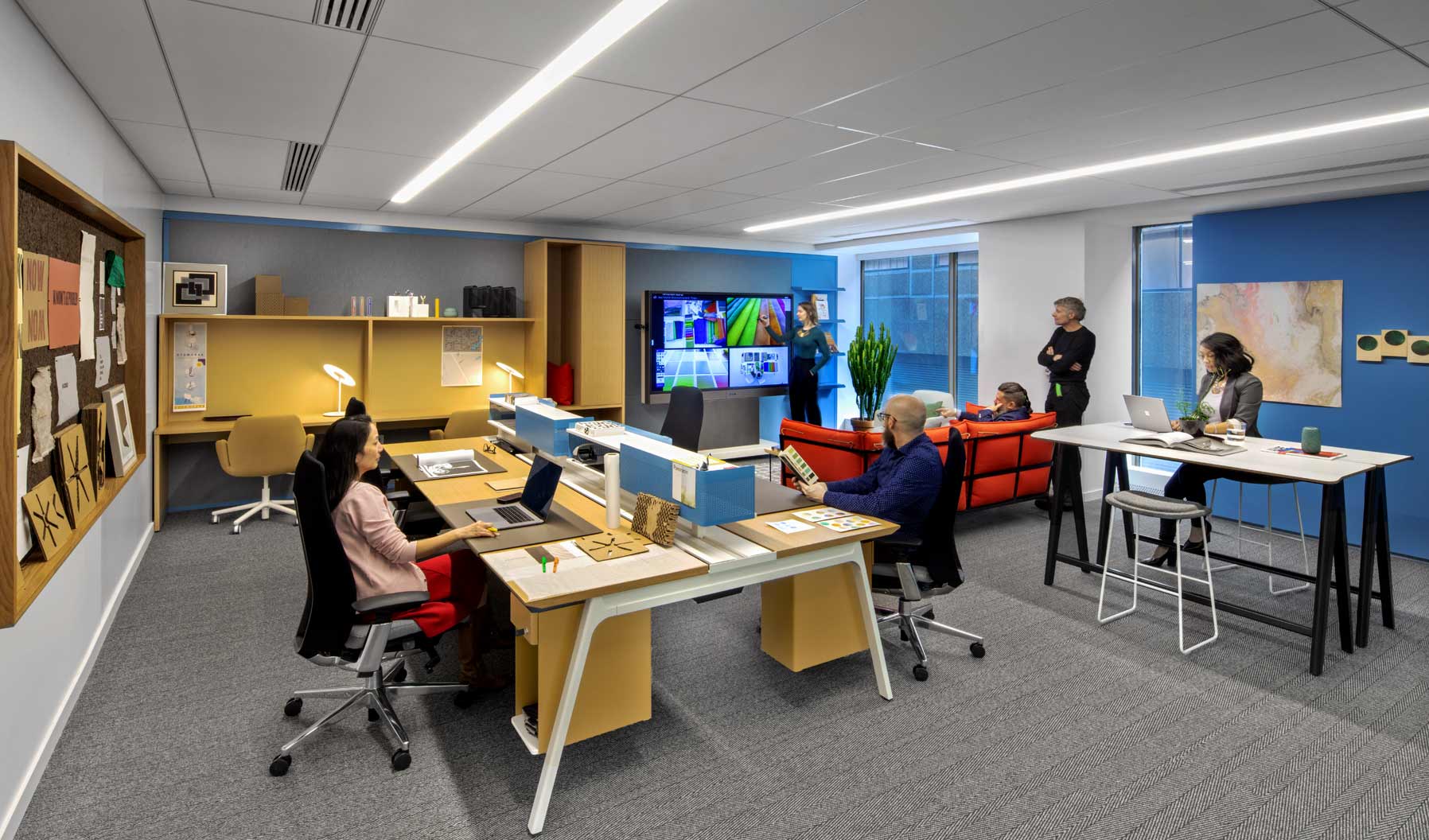 A tactical space that supports both large and small group work, accommodates a variety of activities through multiple furniture applications, integrated Bluescape technology, and work tools.