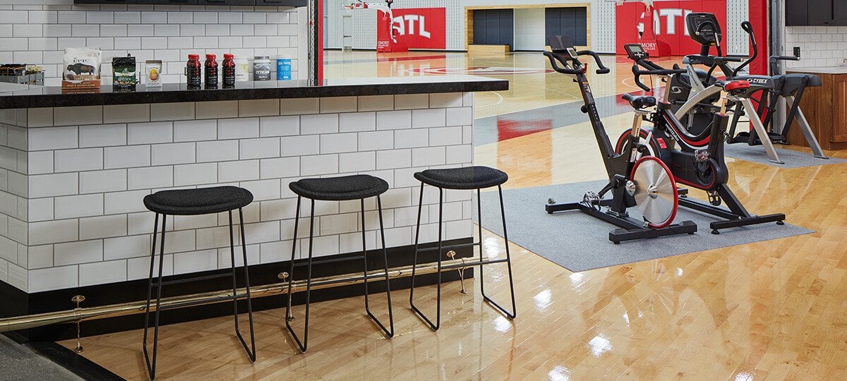 The design of this space was important for both the players and the trainers to have flexibility—moving quickly and easily between the basketball courts, physical therapy, and nutrition areas. Hi Pad stools provide a landing space at the nutrition bar between practice and refueling.