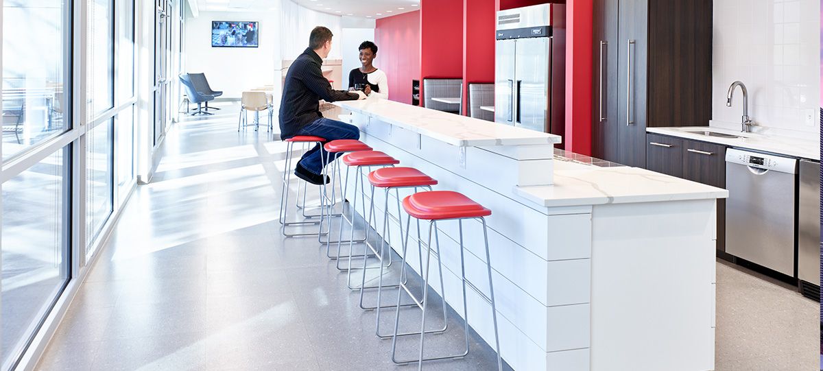 Hi Pad Stools in the café area provide places to casually perch for a quick bite or impromptu meeting. Indoors, booths and café tables offer choices for collaboration. Outdoor seating enables people to get fresh air while working.