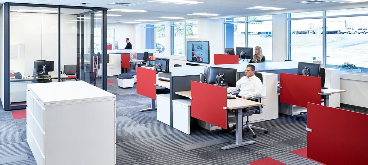 A contemporary floorplan includes a mix of Planes height-adjustable individual workstations and private offices for focus work, and open, ancillary spaces to support collaboration for teams.