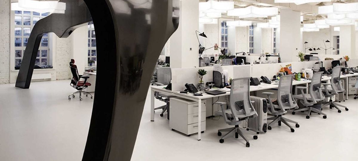 Las sillas de trabajo Very complementan el sistema de mesas Tibas de Haworth en las salas de reuniones y los espacios de oficina abierta, además de aportar uniformidad en cuanto a diseño y funcionalidad.