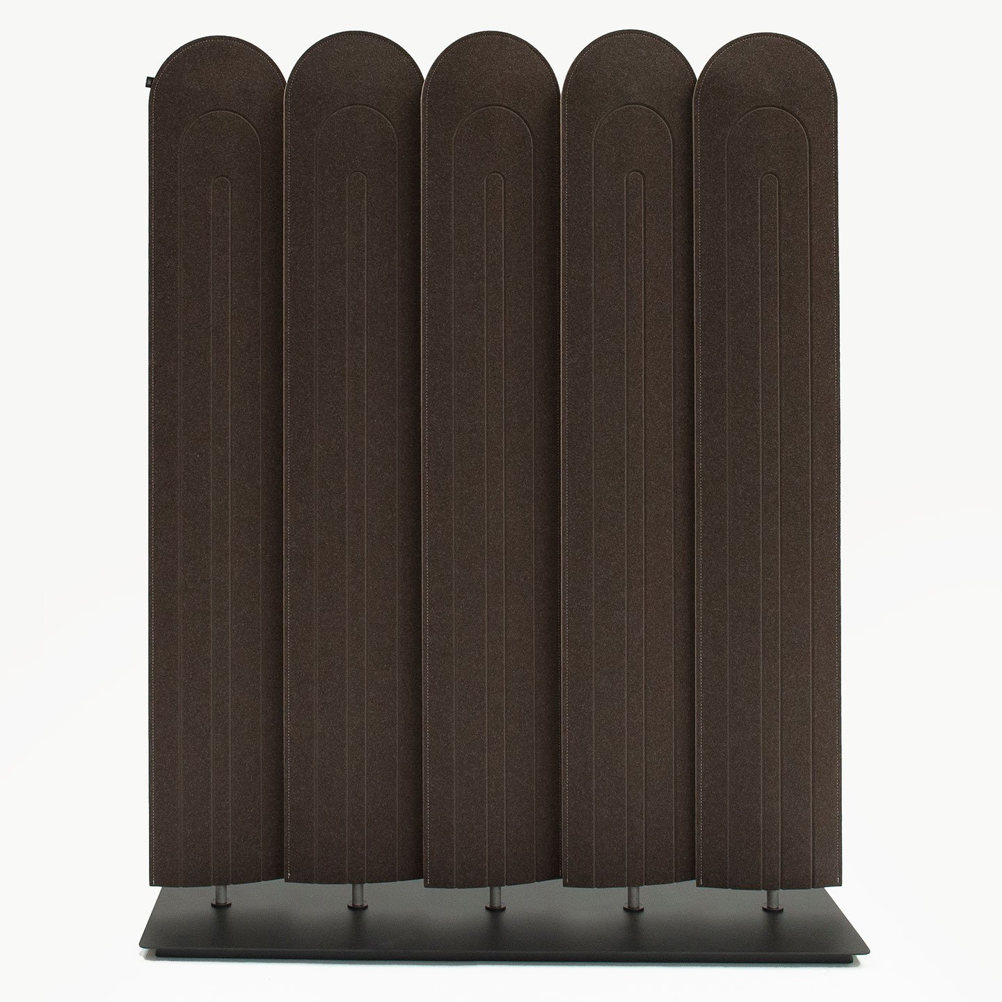 Haworth Buzziblind screens in brown color on steel base