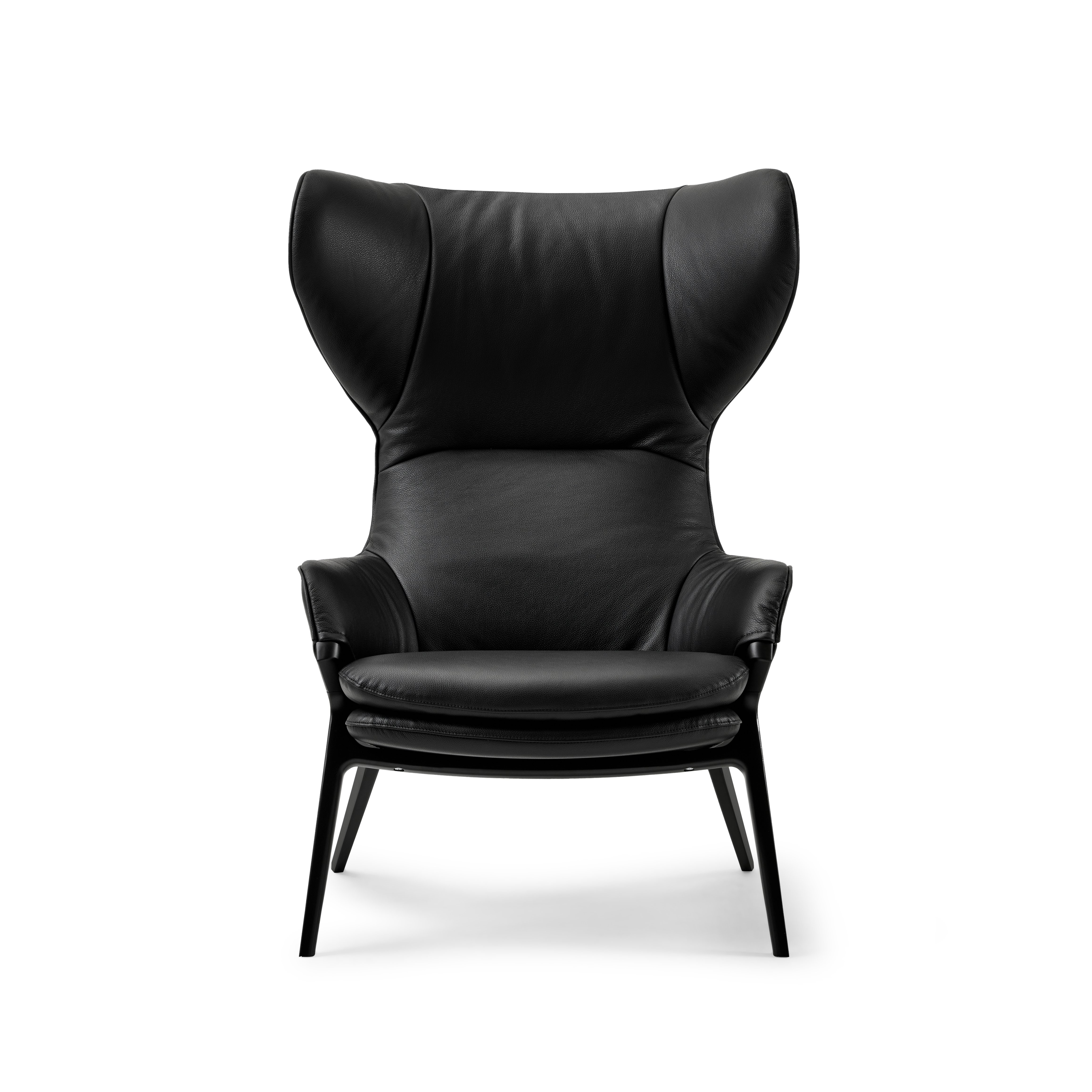 Detail front shot of the P22 lounge chair in Grafite